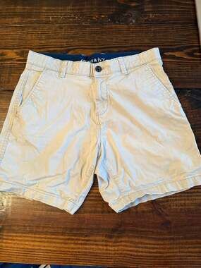 Crown & Ivy Beige Chino Shorts Size 32